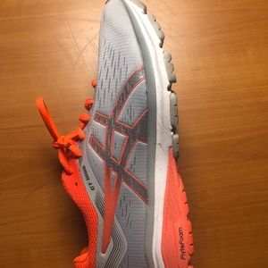 Women’s 7.5 Asics FlyteFoam GT 1,000